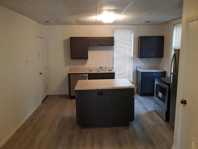 Building Photo - Jefferson Street Unit D