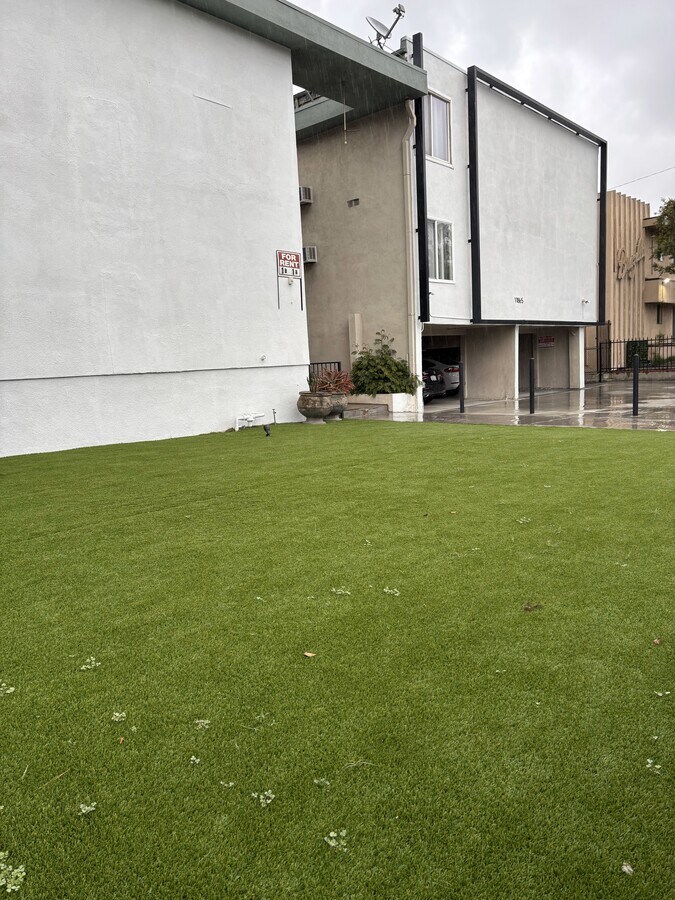 Photo - 11865 W Magnolia Blvd Unidad 3