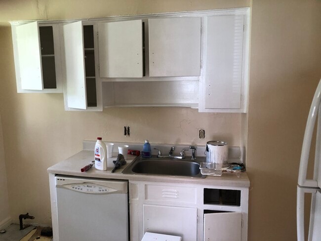 Under renovation - 2889 Bellwood Ave