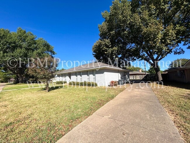 Photo - 1700 Charlottesville Dr