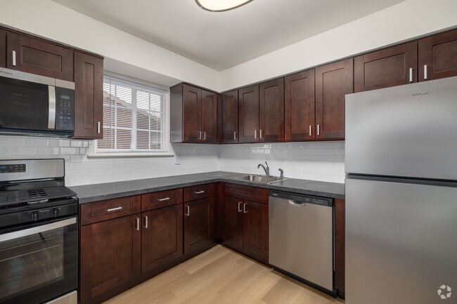 1BR, 1BA w/ Den - Kitchen