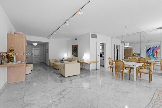 Photo - 4925 Collins Ave Unit 1A