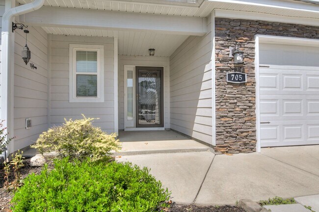 Photo - 705 Perth Ct