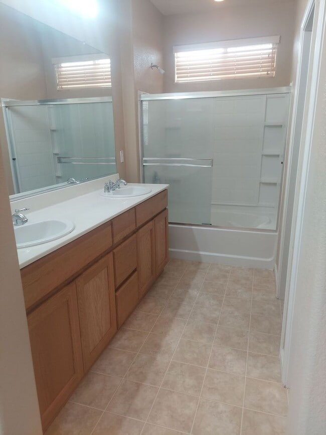 Photo - 580 Beckman Way