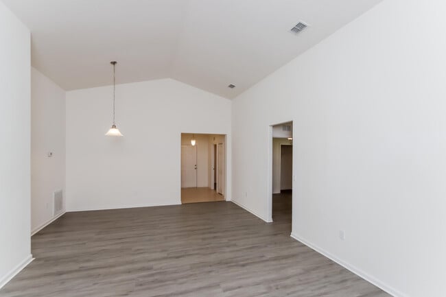 Photo - 236 Abernathy Cir