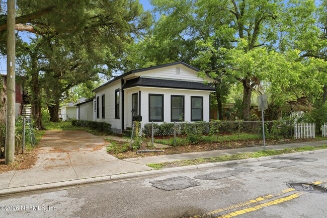 Building Photo - 2344 W 18th St