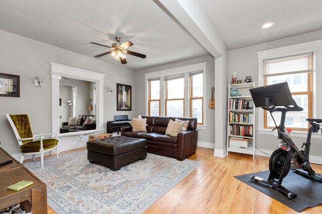 Building Photo - 2107 W North Ave Unit 1W Rental