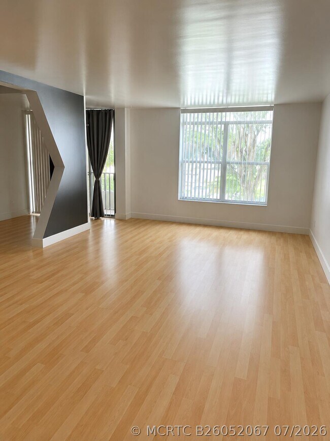 Photo - 3690 Inverrary Dr Unit 2Z