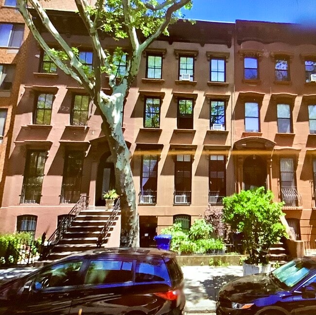 Photo - 393 Clermont Ave