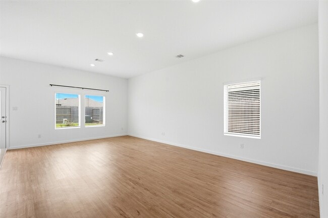 Photo - 27147 Breakaway Ln