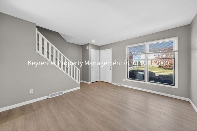 Photo - Parkcrest Dr - 924