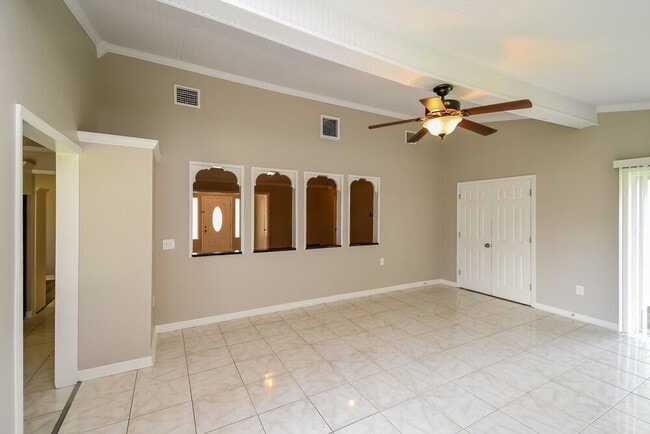 Photo - 1755 Farm Way