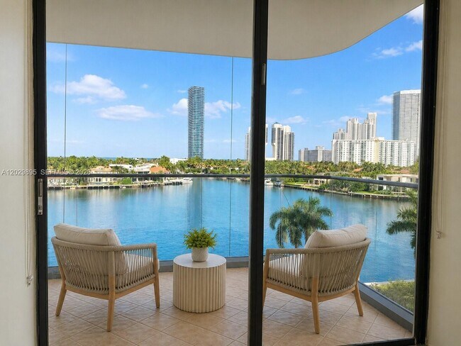 Photo - 19707 Turnberry Way Unidad 7F