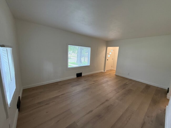 Photo - 2418 2nd St