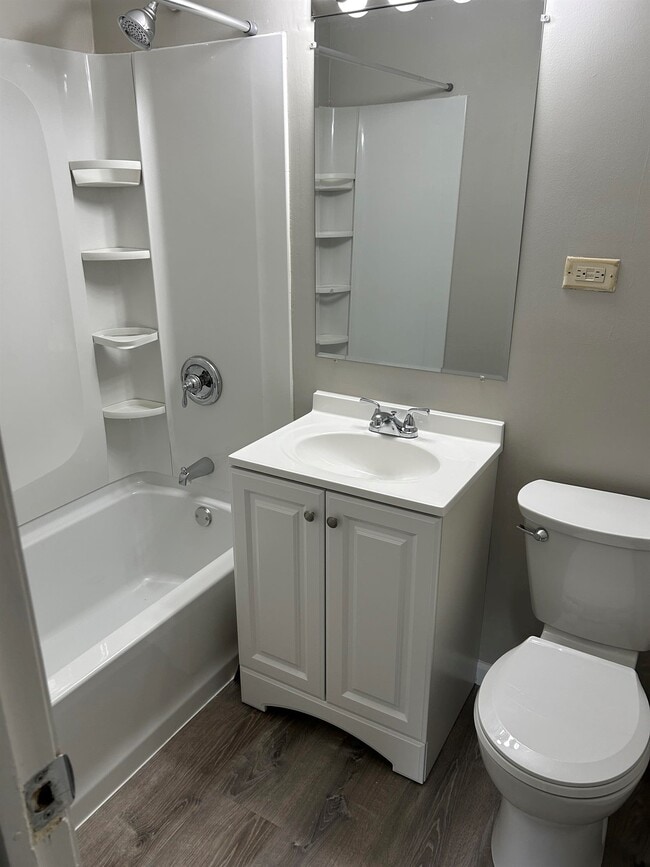 Photo - 228 E Oak Cliff Ct