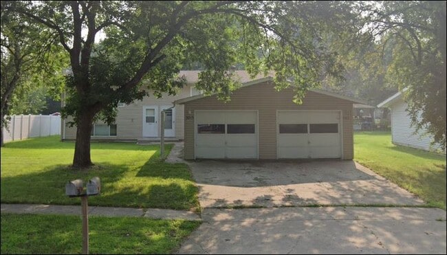 Building Photo - 3215 2nd St N