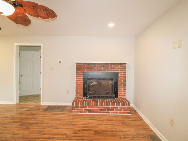 Photo - Rental with Country Setting!