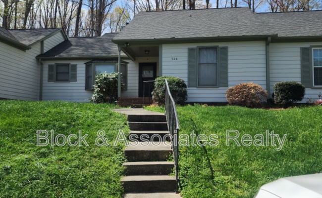 Building Photo - 928 Chatfield Dr Unit B