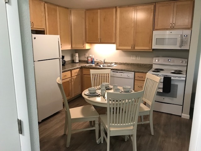 Remodeled kitchen - Sunrise Valley Apartments