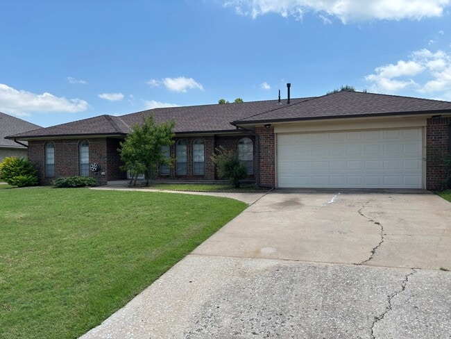 Large Home in NW. OKC, . Putnam City Schools - Large Home in NW. OKC, . Putnam City Schools