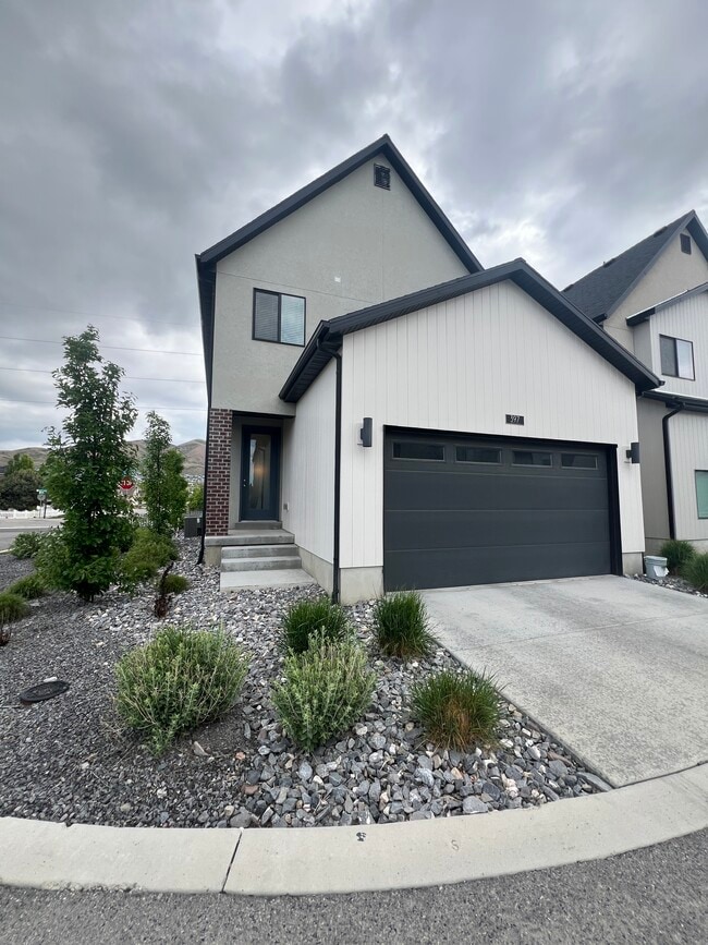 Photo - 397 W 3200 N House
