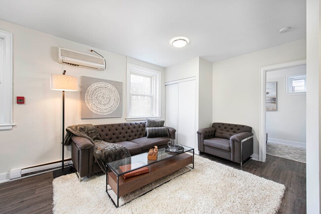 Photo - 86 Tisdale St S