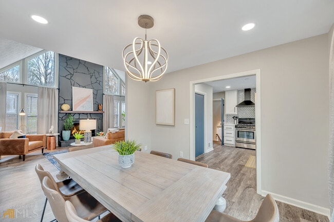 Photo - 1898 Winding Creek Ln SW