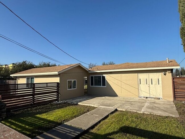 Building Photo - Very Rare 2 Bedroom House on a large lot with separate bonus unit!