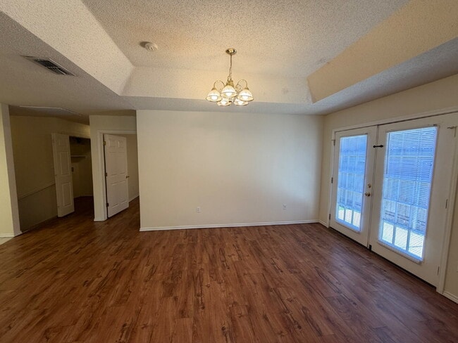 Photo - Duplex Located Between 98th & Indiana With Basement!