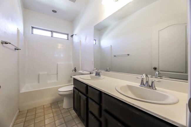 Photo - 4 BEDROOM HOUSE IN HENDERSON!!
