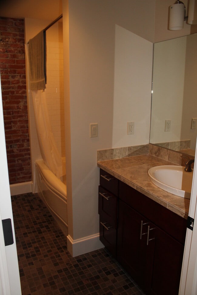 Photo - Gorgeous 2 Bedroom Apartment Downtown