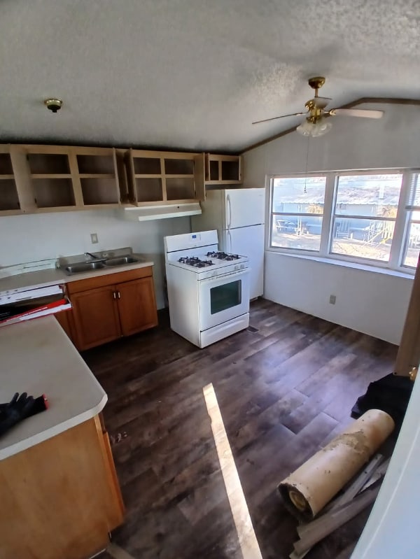 Photo - 905 W 37th Ave