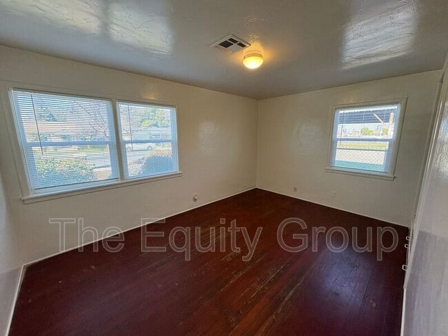 Photo - 500 N Hall St