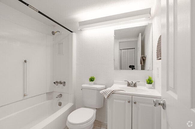 Studio, 1BA - 325SF