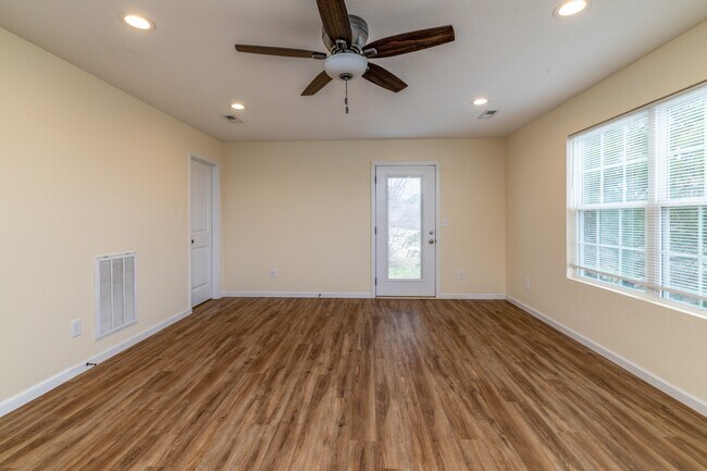 Photo - 923 Warrior Hill Dr