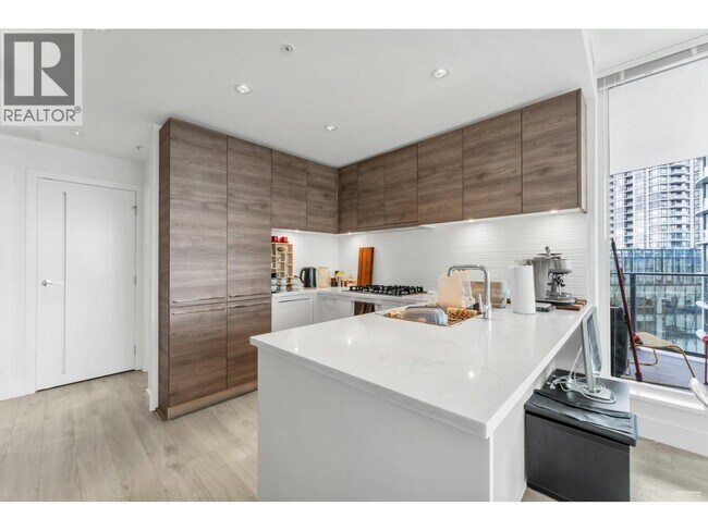 Photo - 7388 Kingsway Unit 11xx