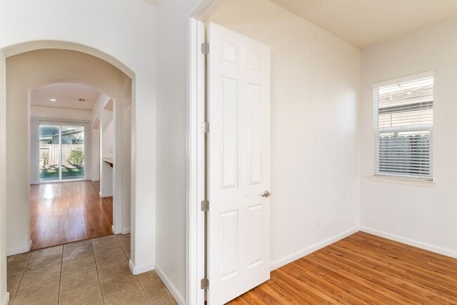 Photo - 3350 W Stewart Ave