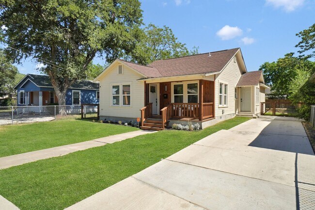 Gorgeous 3 bedroom, 2 bath house in the he... - Gorgeous 3 bedroom, 2 bath house in the he...