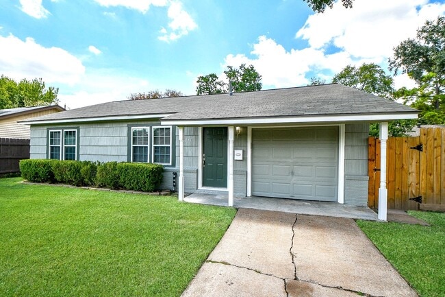 Photo - 1957 Norcrest Dr House