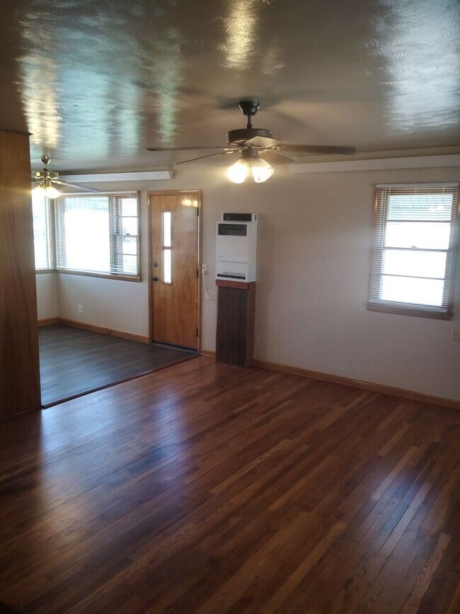 Photo - r211LBP Unidad 211 E Custer St