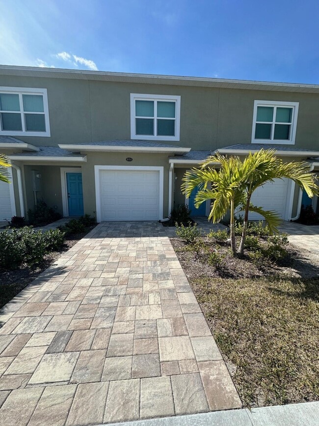 Photo - 870 Paddleboard Ct