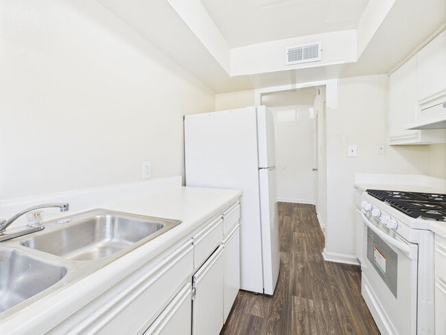 Photo - Edgewood Apartments