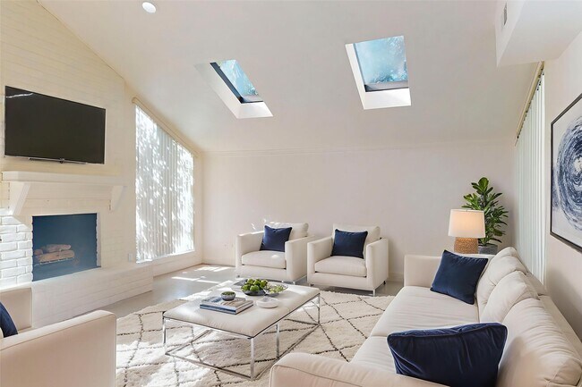 Photo - 707 Center Hill Dr