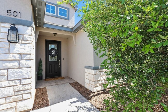 Photo - Beautiful 4 bedroom home with Solar Panels