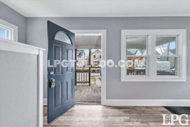 Photo - 927 Alvison Rd