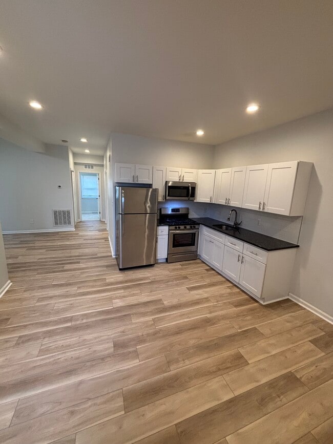 Building Photo - 304 Holmes Rd Unit 304 A