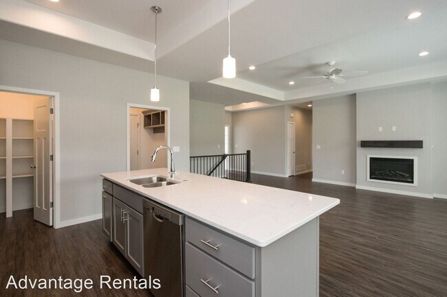 Photo - 5 br, 3 bath House - 175 Charles Drive