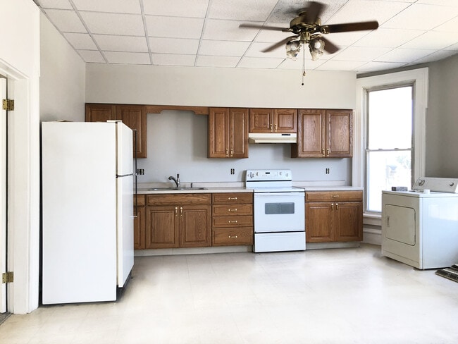 Photo - 101 W 5th St