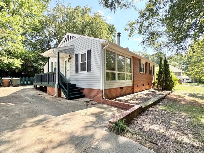 Photo - 505 Crestwood Dr