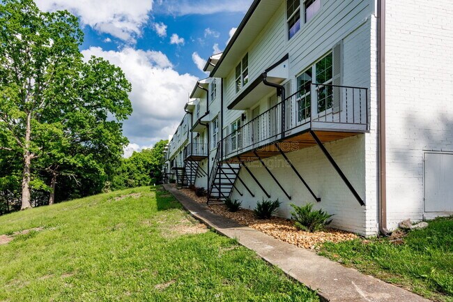 Photo - 400 Gallery Ln